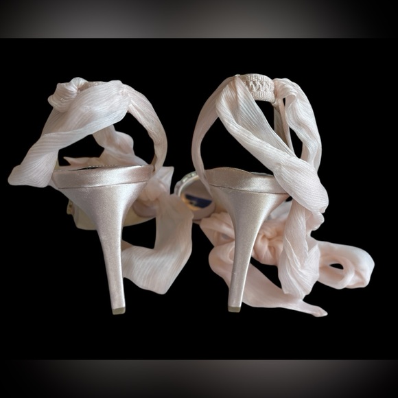 Badgley Mischka Bobbie Statement Bow Strap Stiletto - Picture 5 of 15